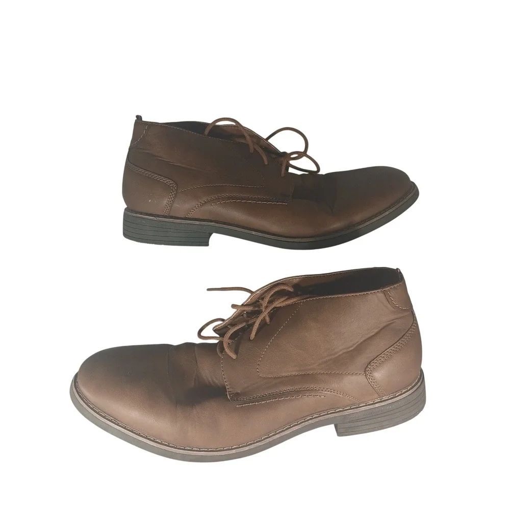 IZOD Inwood Chukka Boots 10.5 Tan Brown Lace Up Memory Foam Preppy Casual Mens